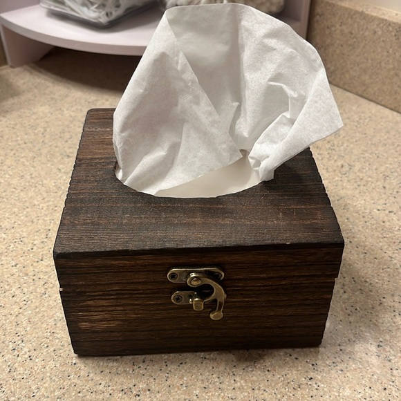 Tissue box - Picture 1 of 6